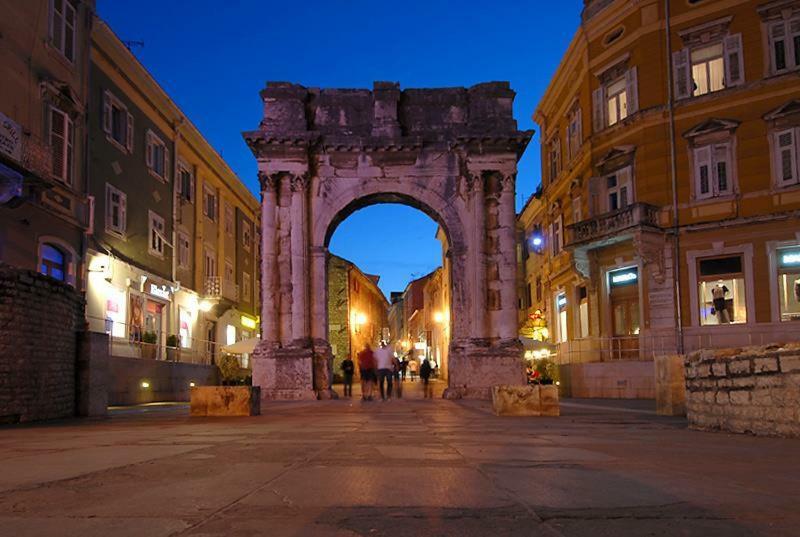 Apartment Piranesi With A Parking Space Pula Exterior foto